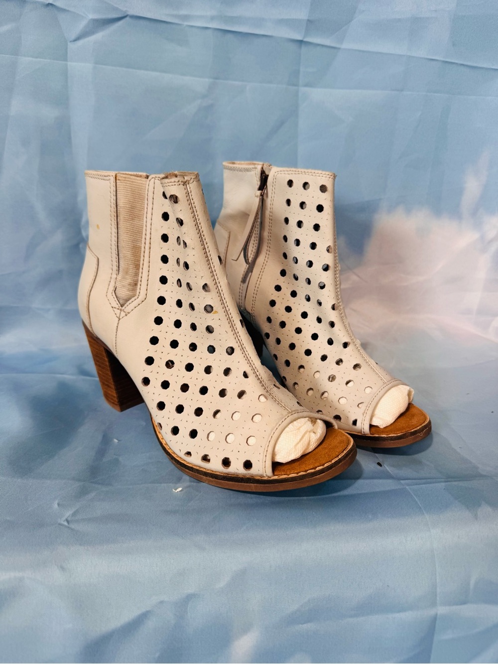 Toms White Women's Stacked Heel Ankle Booties (never worn)